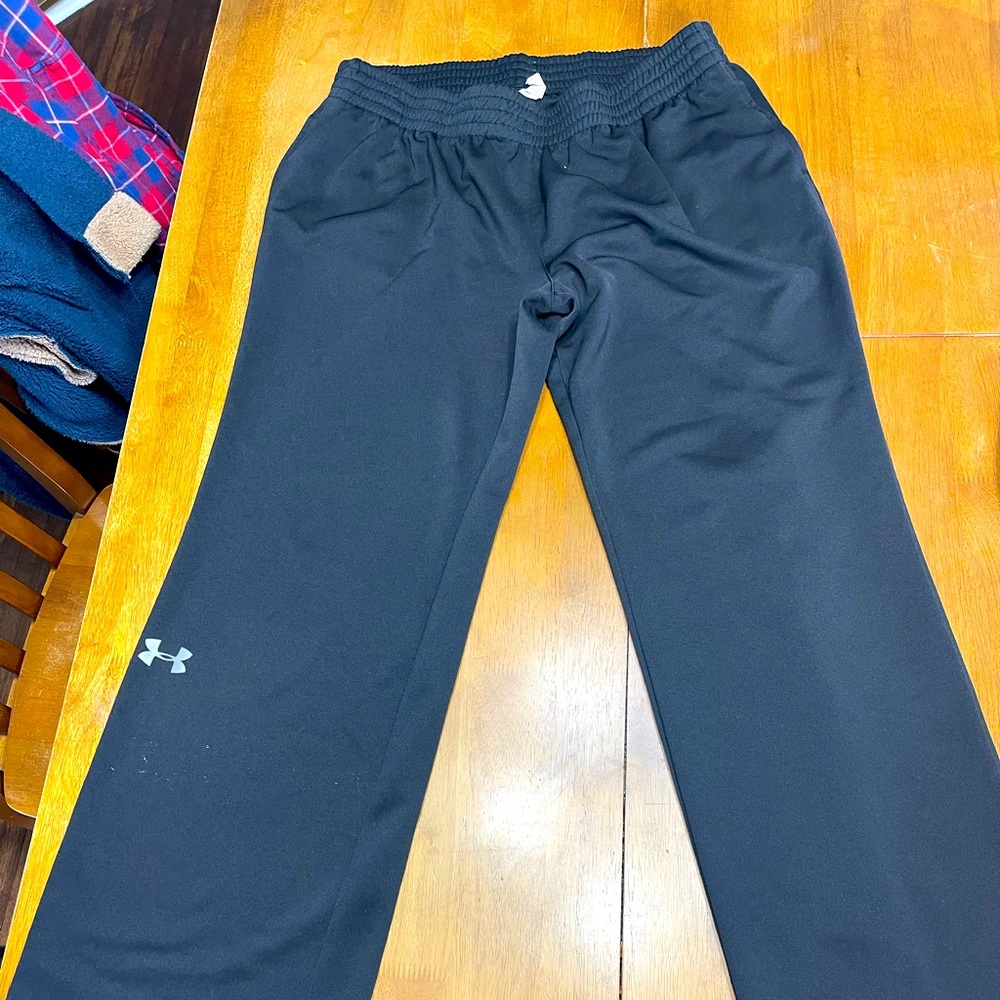 Women under armor semi fit sweatpants. Size XL